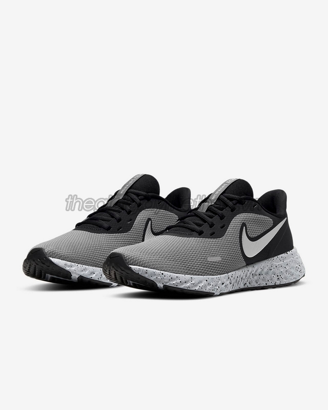 Giay-the-thao-Nike-Revolution-5-Premium-CV0159-001