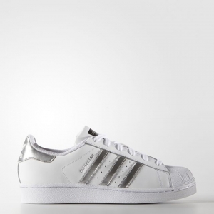 Giày thể thao Adidas Superstar
